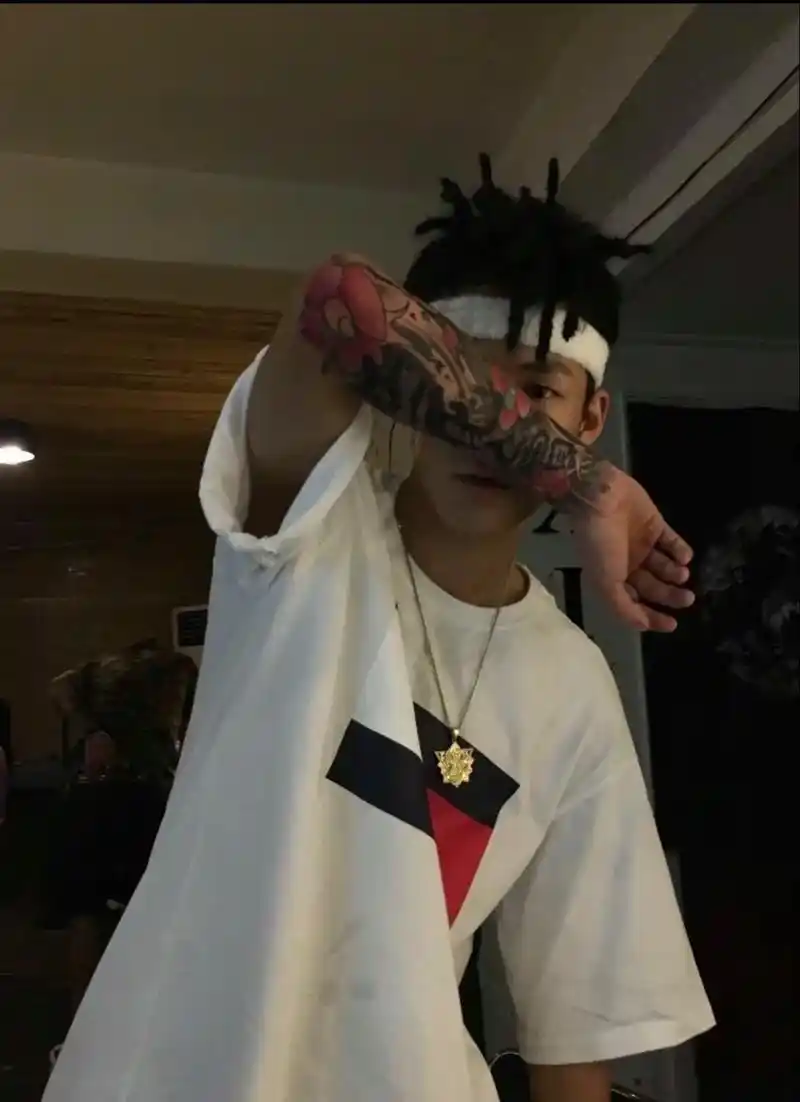 正经人谁听贝贝啊.#贝贝李京泽 #小拇指 - 抖音