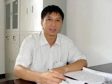 安徽省凤阳县小岗村党支部第一书记,2009年病逝.