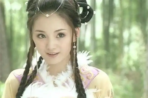 馨子在剧中饰演白雪,她是一只兔子精,乾坤洞主门下的小妖,和师姐白灵