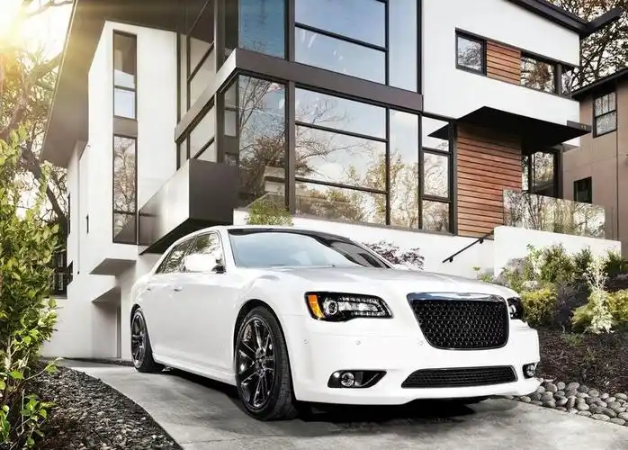 车蚂蚁首发------原味儿美式正餐 克莱斯勒300c srt8轿车 喜欢汽车的