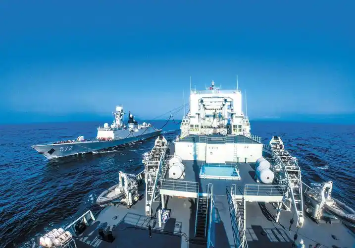 初春时节,南部战区海军某支队青海湖舰解缆起航,连续多日开展海上实战