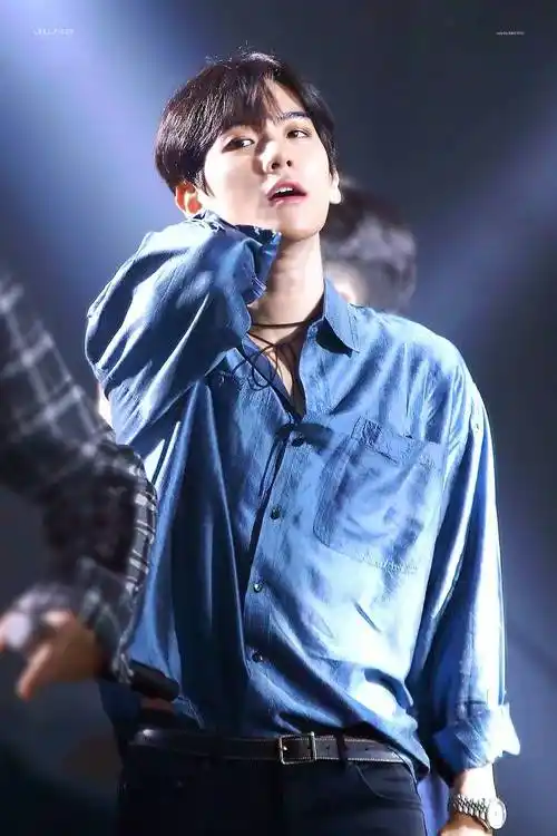 边伯贤蓝丝绸lotto