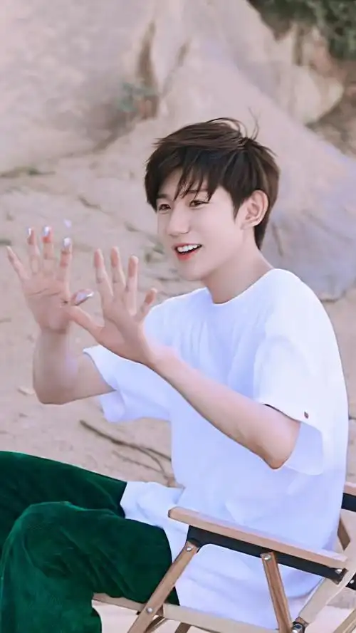 王源海风吹胶片风随拍是明朗的少年感女友视角好宠溺