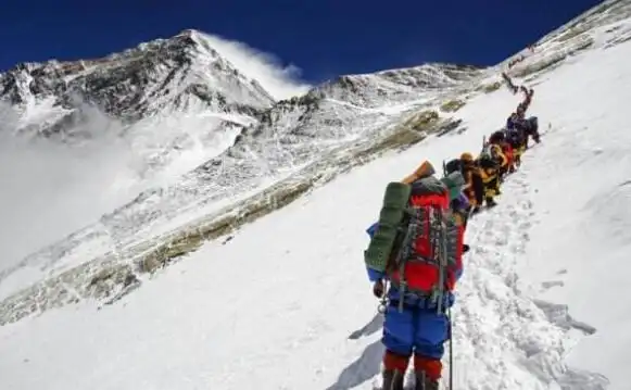 珠穆朗玛峰拥堵多人死亡是怎么回事 为什么珠穆朗玛峰会拥堵