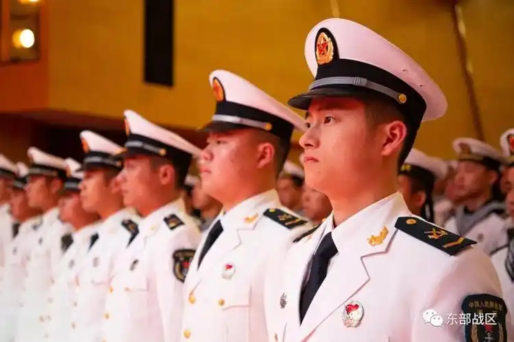 东部战区海军航空兵某场站海军兵哥哥们,晋升(授予)军衔啦!