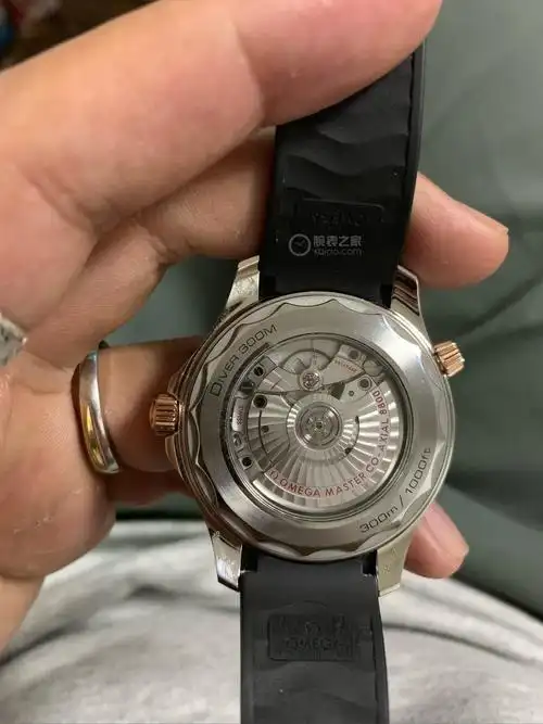 心心念念的欧米茄海马300玫瑰金黑盘终于收下了