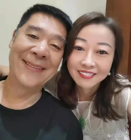 7月22日,陈坚雄遗孀黄敏在个人社交账号上分享了一组近照,并配文称,好