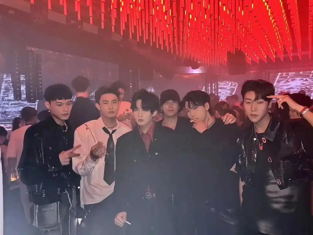 广州190男模.不得不承认王嘉尔都喜欢去的酒吧 帅哥是真的多 - 抖音