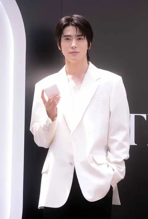 郑在玹8.26solo出道##郑在玹prada全球品牌代言人