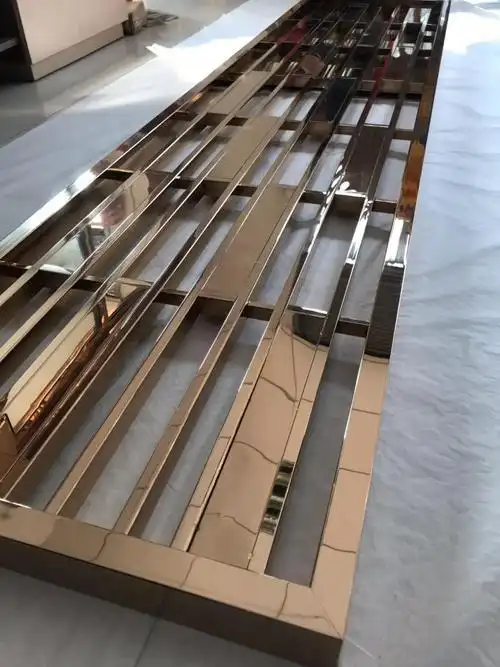 镜面古铜色不锈钢屏风玫瑰金封板不锈钢隔断细节图-搜了网