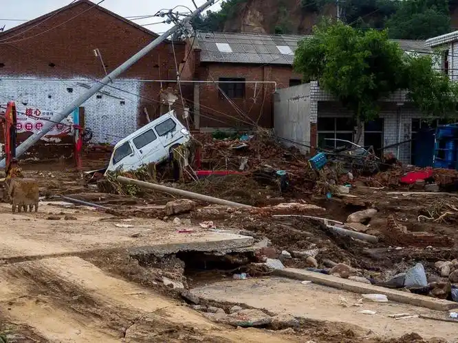 虽然家园受灾了 但是我们很庆幸家人都在 家人在生活就还有希望