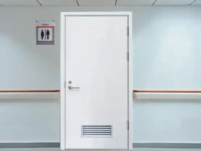 医院公共卫生间门