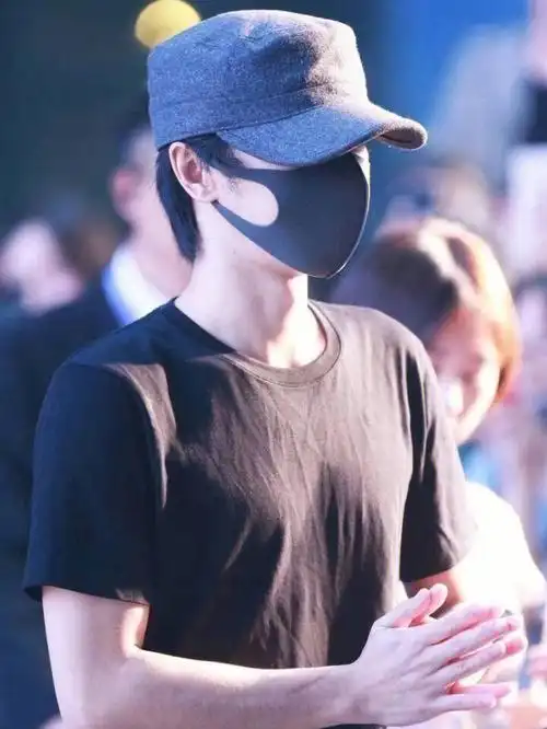 华晨宇胸肌真的好大