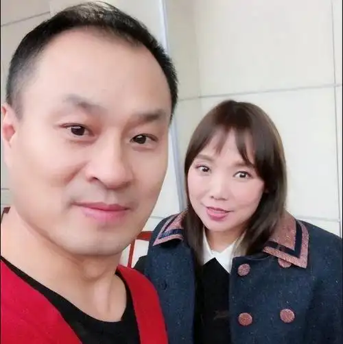 13对赵本山徒弟夫妻对比文松老婆貌美如花王小虎老婆撞脸周涛