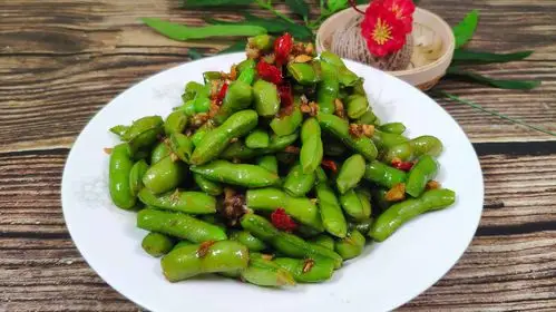 为什么饭店的凉拌毛豆翠绿又好吃?老刘告诉你诀窍,原来这么简单
