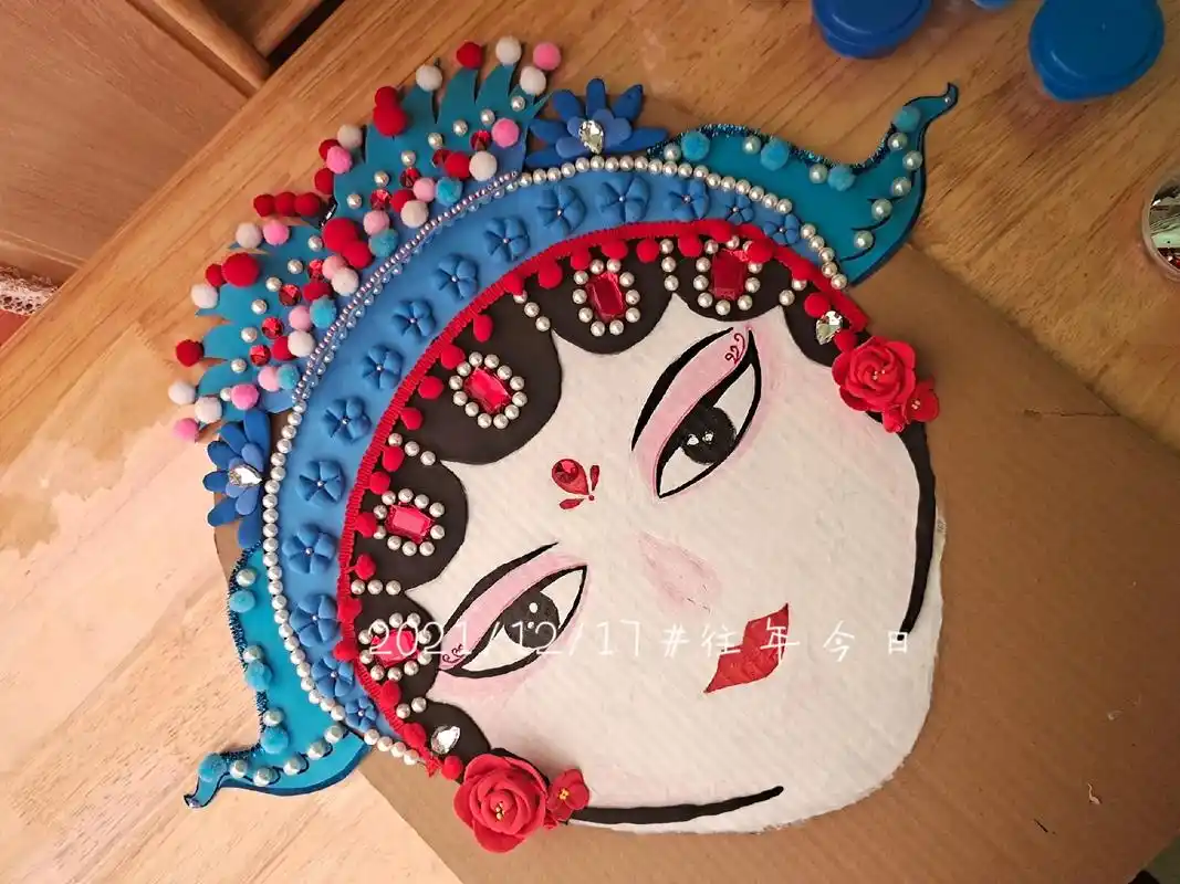 去年自己做的作品彩泥手工京剧脸谱园长说大脸盘像我