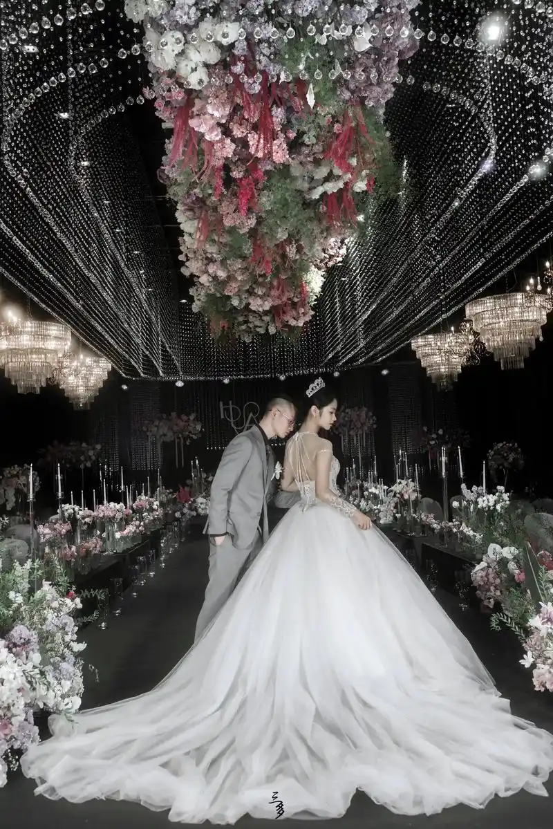 婚礼现场高中就开始相恋的一对新人