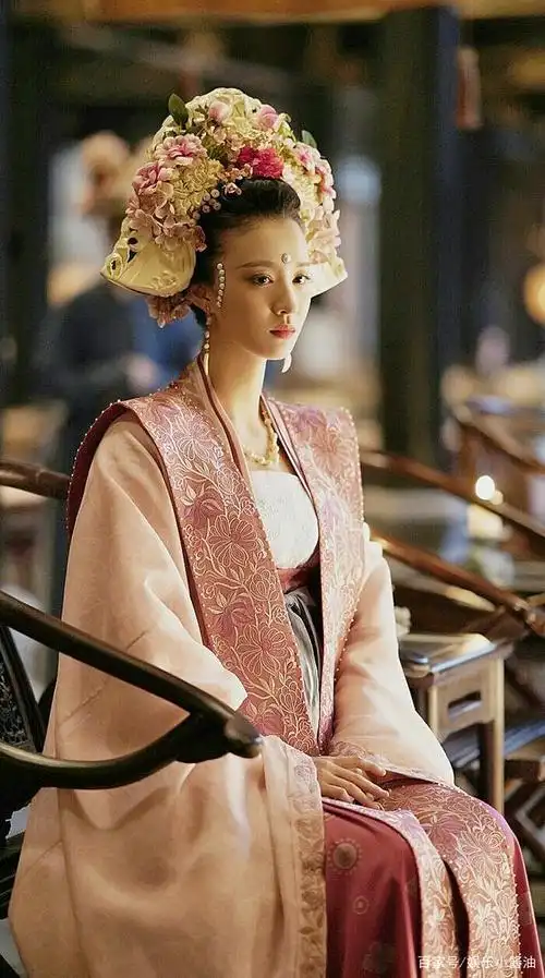 《清平乐》张妼晗最华丽的七套服饰,第四套艳冠群芳,头饰好夸张