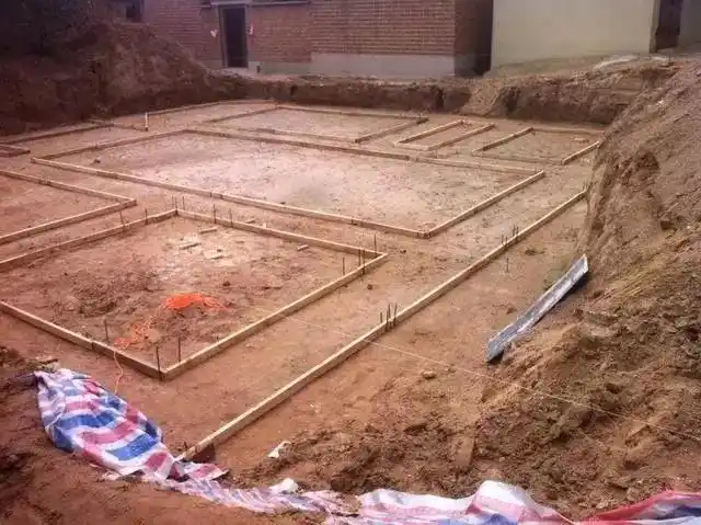 基础是房屋建筑之根,是房屋建造之源,是至关重要的建筑结构.