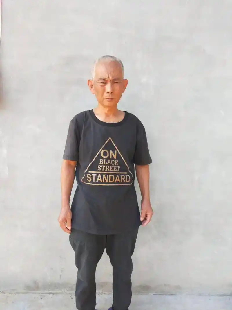 1995年6月份姑父和五叔在顾家岗菜市场卖菜,听到旁边有孩子 - 抖音