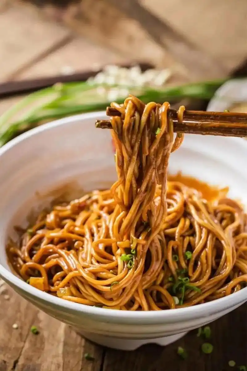 解封!一碗热干面怎么够,武汉伢的"早餐天团"看了就饿