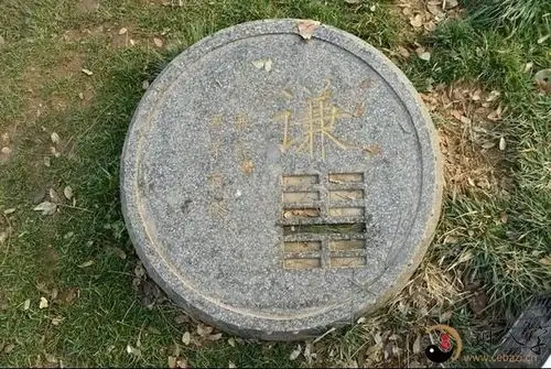 卦十五:"谦"卦名解析:居高,贵而不骄,是为"谦"