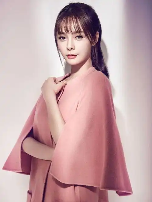 我的奇妙男友》于定档于2016年4月25日在腾讯视频播出,剧中饰演张萱萱