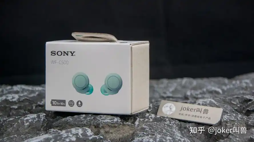 包装遵从索尼一贯坚持的环保理念,采用卡纸外包与可降解纸盒的双层