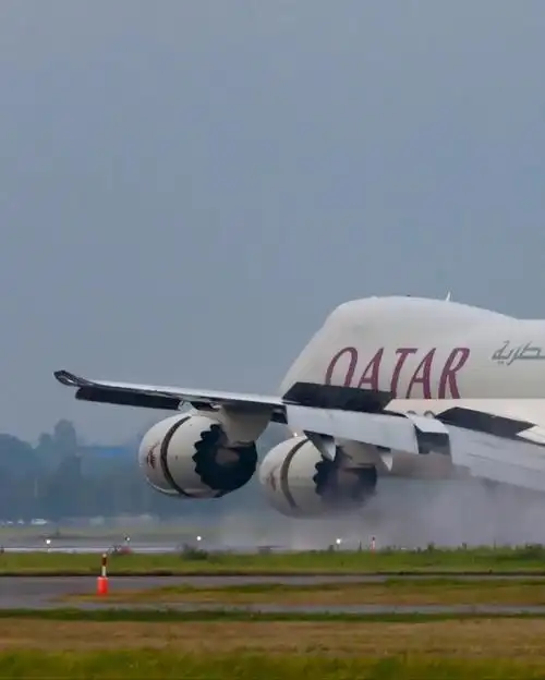 四发#拍飞机  #飞机  #飞机拍摄  #看飞机  #一起看飞机  #看飞机降落