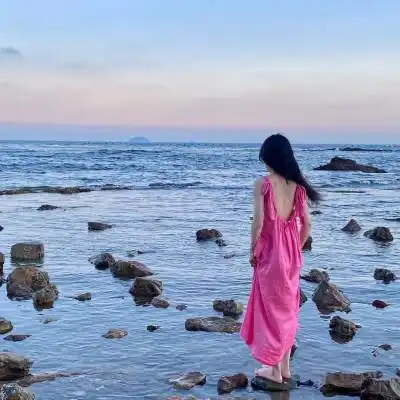 女生海边背影头像唯美