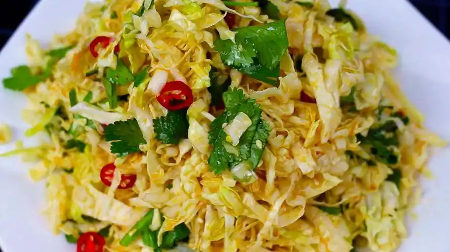 白菜不要再炒着吃了,大厨教你做"凉拌白菜心",清新爽口解油腻