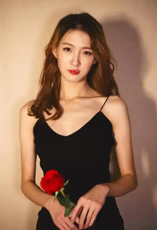 nba女子主播雪儿-1米72大长腿,高挑迷人,神似江疏影_解说_球迷_体育界