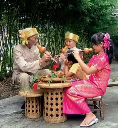 现已成为最具地方特色的民族民间传统乐器,葫芦丝的制作与演奏活动已