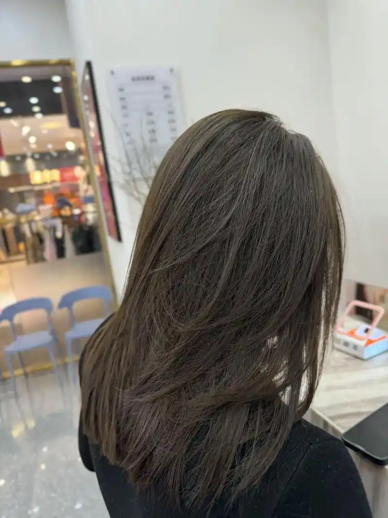 法式抹茶棕.没有滤镜的发色#头发染什么颜色好看又显白 #染色 - 抖音