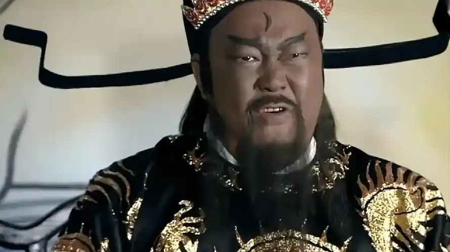 包青天侯爷嚣张跋扈说包拯无权查他展昭拿出圣旨侯爷怂了