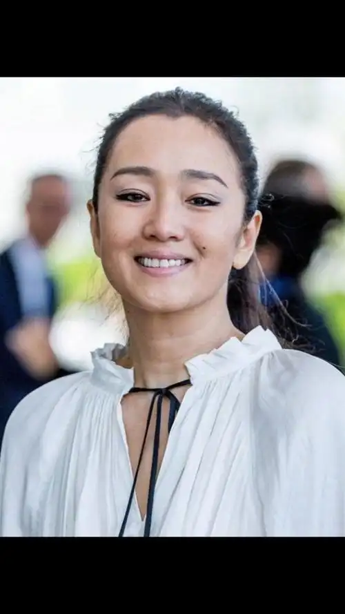 巩俐,1965年12月31日出生于沈阳市.