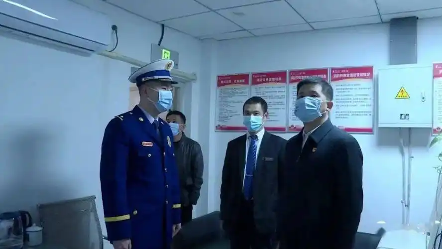 12月15日,龙岩市副市长,市公安局局长肖进才带队来汀督导检查疫情防控