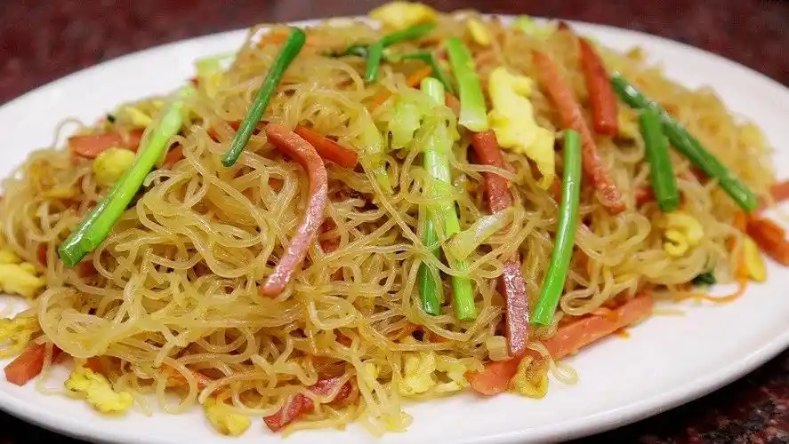 广东炒米粉太好吃了一周吃7次都不腻几分钟就出锅太香了