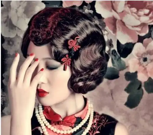 女子民国盘发发型扎法教程