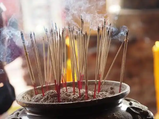 家里烧的香灰处理方法