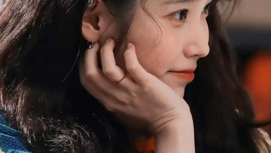 听着都会红着脸躲避"#iu李知恩 #iu #李知恩壁纸 #因为爱情