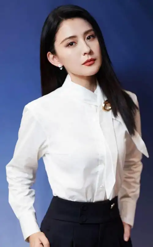 热依扎高清俏丽美照优雅迷人