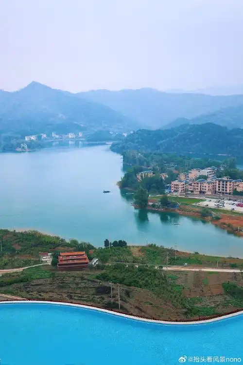 长寿村,赐福湖,新年来巴马沾沾福气~    新年的假期里,从广西南宁自驾