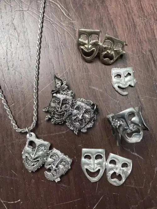 人类的悲喜并不相通试试中古悲喜面具做砂铸最近在录制砂铸线上课程