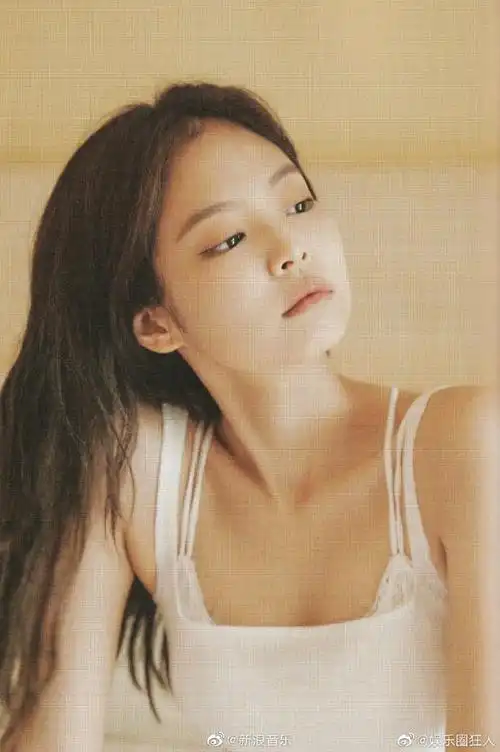 jennie黑白质感大片