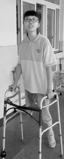 父母双亡 自己身患骨癌截肢 独腿女孩韩艳:我没有时间悲伤
