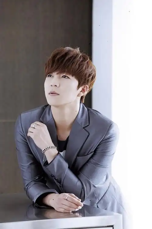 href="/item/u-kiss">u-kiss /a>成员之一,韩国男歌手,主持人