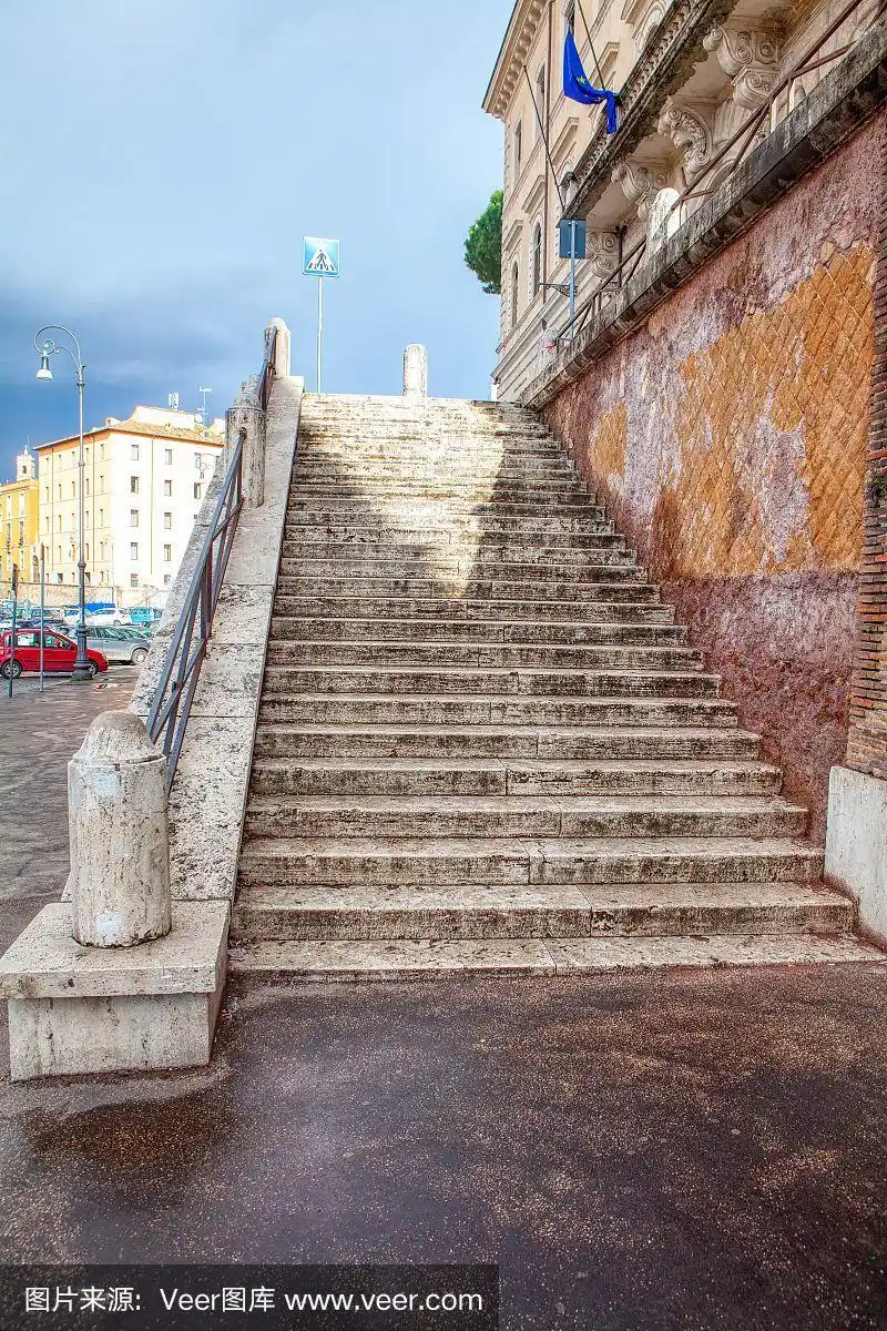 街道上古老的楼梯