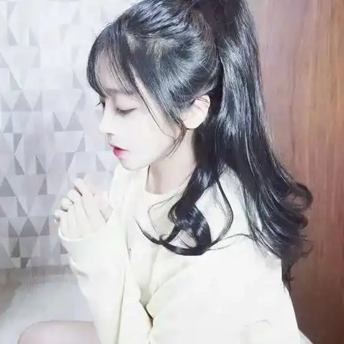 高马尾侧身漂亮妹子_好看的女生头像图片_扣扣居