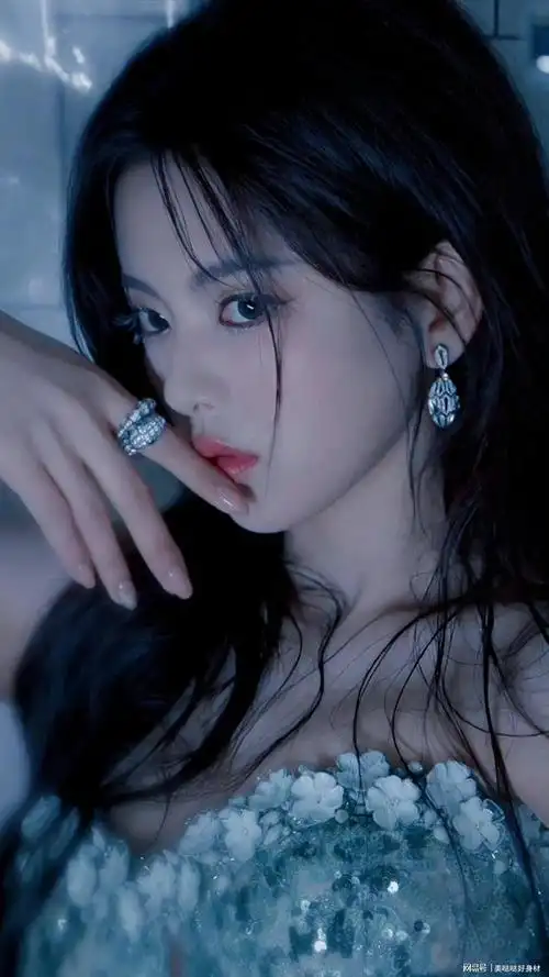 杨超越浴缸美照,太顶了